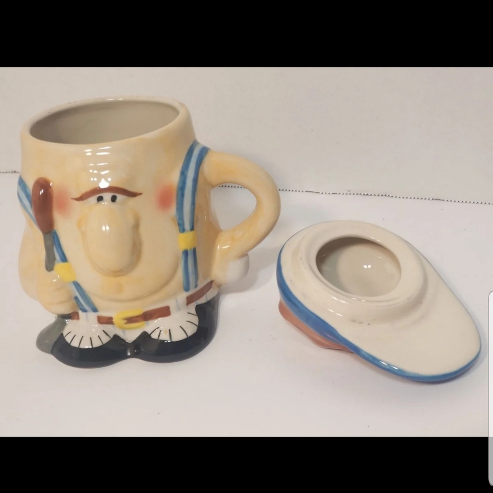 Ceramic Coffee Mug with Lid!